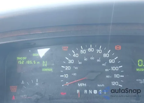 1998 Lincoln Town Car Signature z USA, uszkodzony, nr VIN 1LNFM82W3WY622452